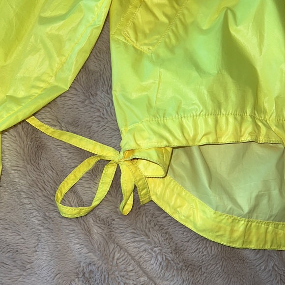 American Eagle Neon Yellow Windbreaker - Picture 4 of 6